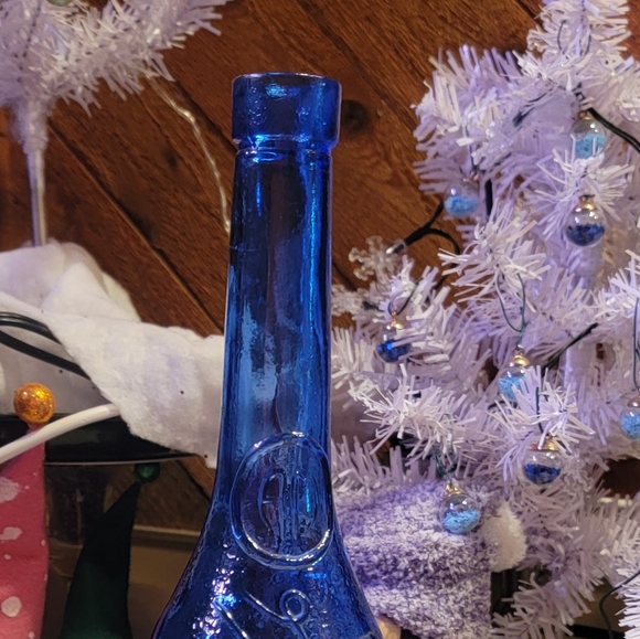 Cobalt Blue Vintage wine bottle with grapes - Picture 7 of 7